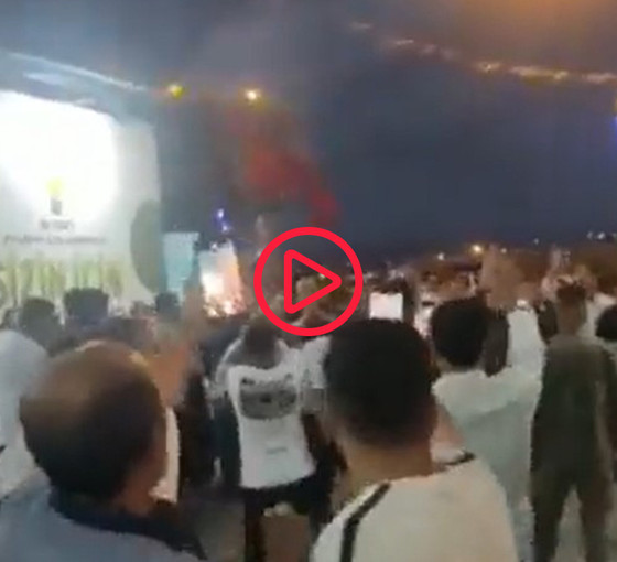 Urfa’da AKP ilçe başkanlığı önünde silah sıkarak kutlama yaptılar