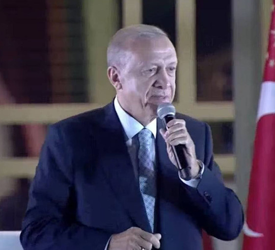 Erdoğan, balkon konuşmasında Demirtaş'ı hedef aldı, montaj videoyu savundu