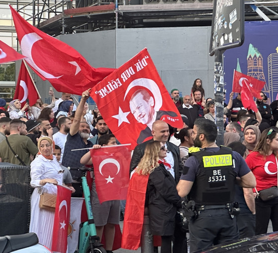 Almanya'da seçim gerilimi: Stuttgart'ta üç kişi ağır yaralandı