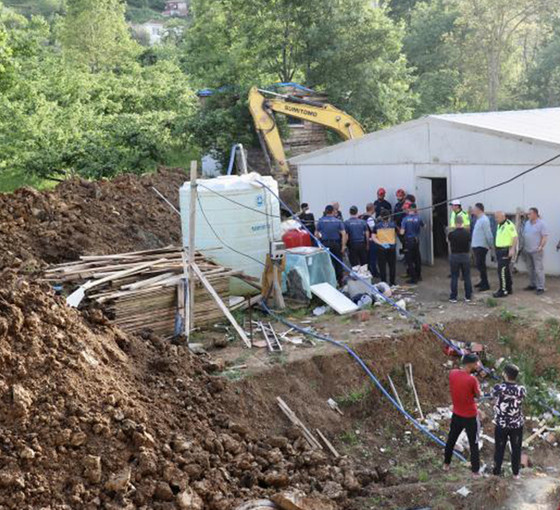 Trabzon'da inşaat alanında göçük altında kalan işçi öldü