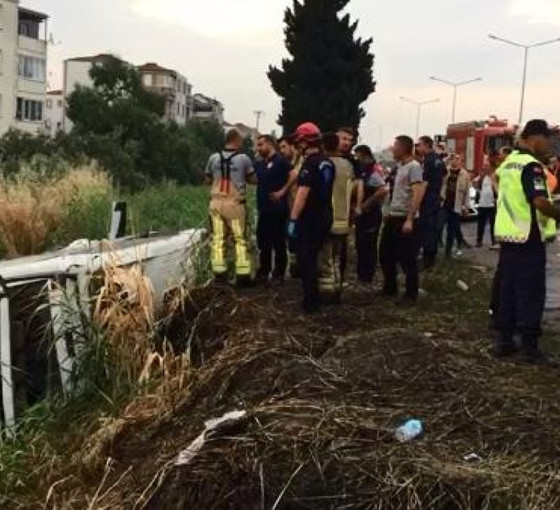 Bergama'da cezaevi nakil aracı devrildi: 11 yaralı