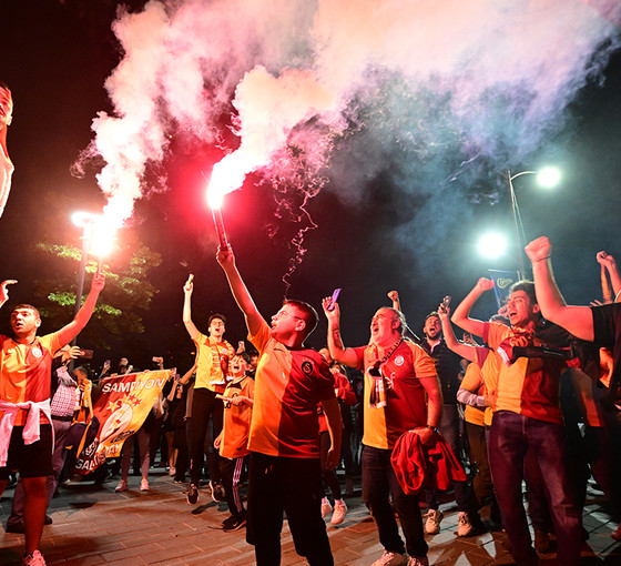 Galatasaray’ın şampiyonluğuna siyasilerden kutlama