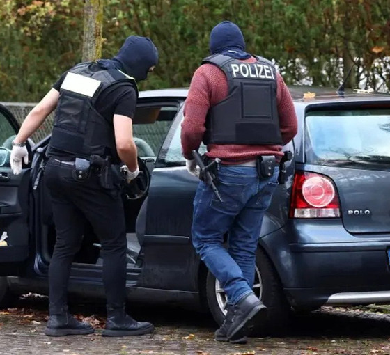 Almanya'da IŞİD operasyonu: Polis baskınlarında yedi kişi gözaltına alındı
