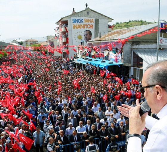 Ellerindeki boş tencereyi de kaybetmekle korkutuldular!