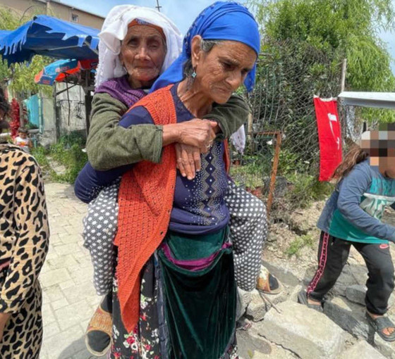 Evleri yıkılan Romanlar: Seçimden önce izin verip sonra yıktılar, bunu mu görecektim Tayyip'ten ben?