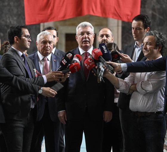 Kulis: AKP Grubu'nda 'oda kapmaca' yarışı yaşandı