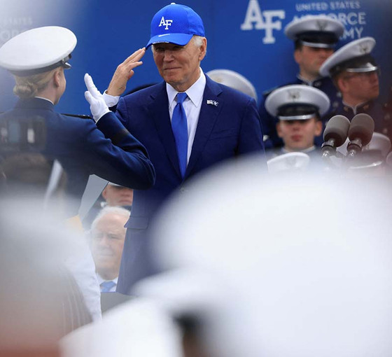 Biden: İsveç NATO'ya üye olacak, söz veriyorum
