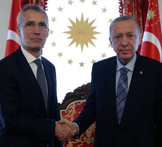 Stoltenberg Erdoğan'la görüşmeden sonra açıkladı: Türkiye, NATO üyeliği için İsveç'le yeniden masaya oturuyor