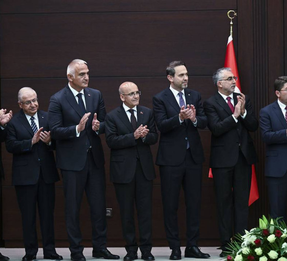 CHP'li Deniz Yavuzyılmaz yeni kabinenin çifte maaşlı bakanlarını açıkladı