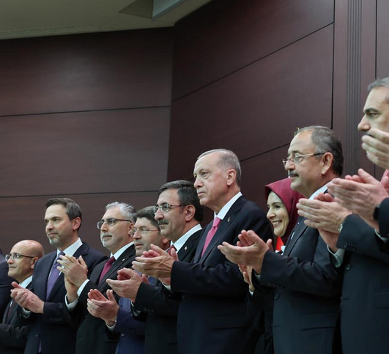 Denetimsiz, muhalefetsiz ve de siyâsetsiz “kabineler ülkesi”ne doğru!