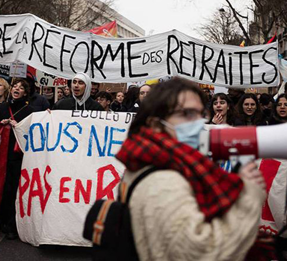 Paris'te emeklilik reformu karşıtı protestoda 28 kişi gözaltına alındı