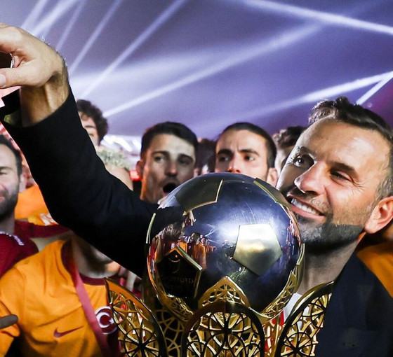 Galatasaray TFF'ye bildirdi: Okan Buruk'un sözleşmesi uzatıldı