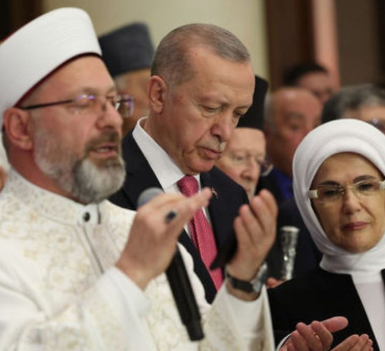 Resmî yeminden duaya, duadan şeriata Türkiye