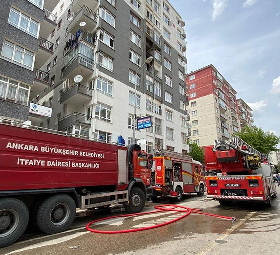 Ankara'da 10 katlı binada yangın: Bir kişi öldü