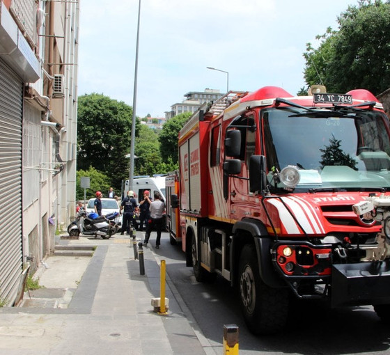 Beyoğlu'nda asansör boşluğuna düşen inşaat işçisi ağır yaralandı