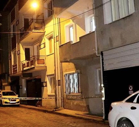 İzmir’de bir kadın evli olduğu erkek tarafından öldürüldü