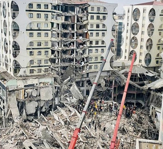 Depremde yıkılan Galeria soruşturmasında 7 kişi tahliye oldu