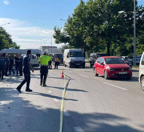 Bursa'da işçi servisi otomobille çarpıştı: 1 ölü, 9 yaralı