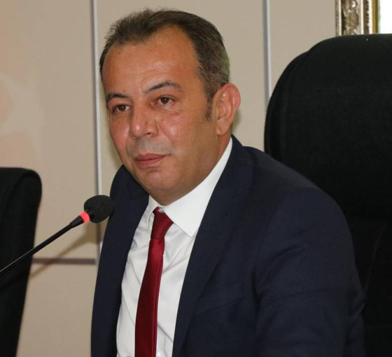 Geçici ihraç süresi dolan Tanju Özcan, yeniden CHP'de