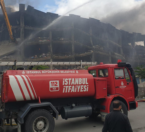 İkitelli’de yanan fabrikanın ne yangın merdiveni ne de yangın söndürme sistemi var