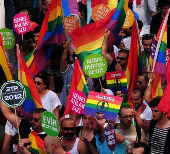 154 gazeteciden ortak açıklama: LGBTİ+’ların ifade ve örgütlenme özgürlüğünü ihlal etmeyi bırakın