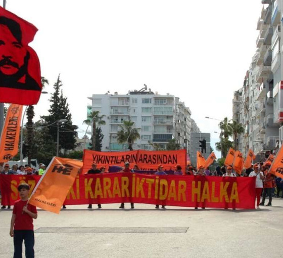 Antalya’da Mahir Çayan flaması taşıyan liseli gözaltına alındı