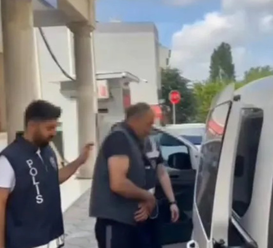 Kendini korumak için barikat kuran eşini tehdit eden erkek tutuklandı