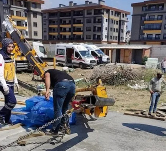Balıkesir'de iş cinayeti: Vincin kırılan kolu işçilerin üzerine düştü