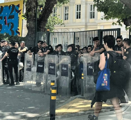 Mimar Sinan'da LGBTİ+ öğrencilerin açıklamasına polis ablukası