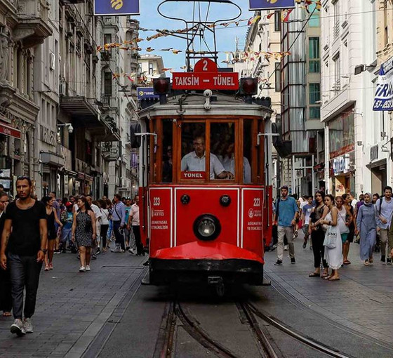 İstanbul Valiliği'nin Onur Yürüyüşü'ne engel kararı: Metrolar Şişhane ve Taksim’de durmayacak