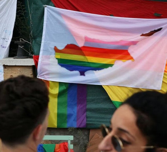 Kıbrıs 'gökkuşağında' birleşti: LGBTİ+'lardan tampon bölgede eylem