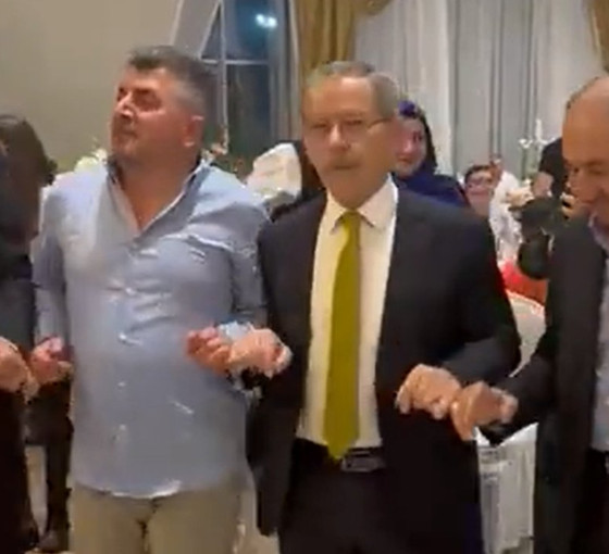 Abdüllatif Şener'den tepkilere 'halaylı' yanıt