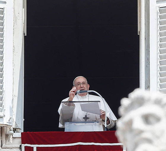 Taburcu olan Papa, Angelus Duası yaptı