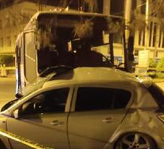 Hatay'da tarım işçisi aileleri taşıyan midibüs kaza yaptı, 7 yaşındaki çocuk öldü