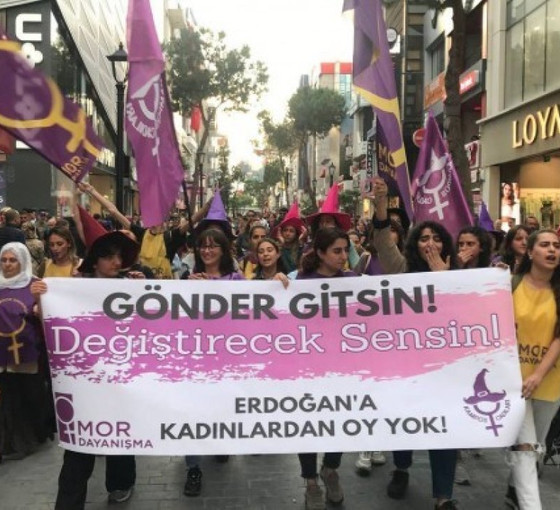 Mor Dayanışma üyesi dört kadın gözaltına alındı