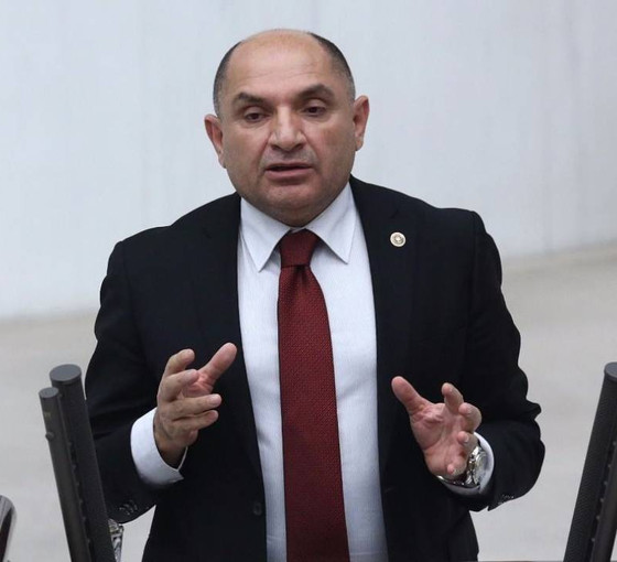 CHP'li Tahsin Tarhan: CHP, kurultayında özeleştiriyi vererek genlerini yenilemeli