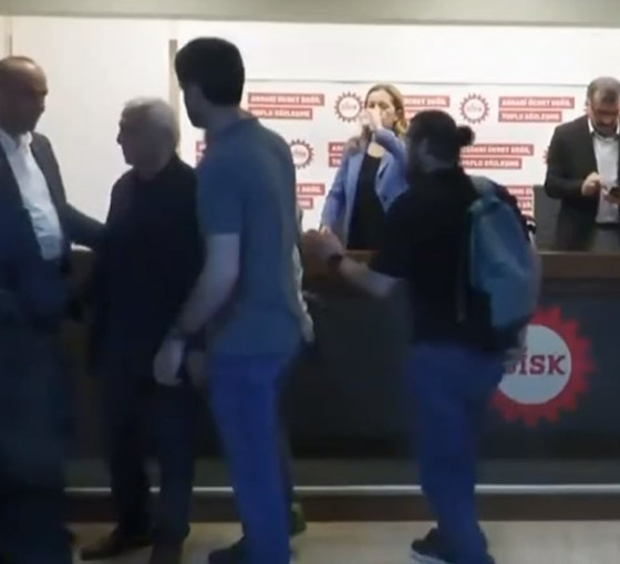DİSK yöneticisinden gazeteciye 'fotoğraf' engellemesi: Gelme lan bir daha