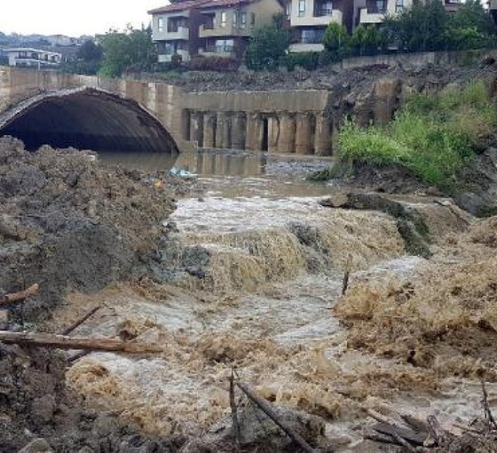 Sakarya'da sağanak: Dere taştı, yüksek hızlı tren tüneli su altında kaldı