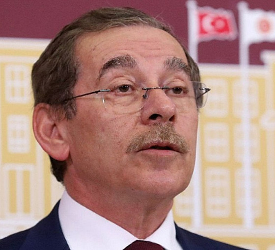 Abdullatif Şener 'Oğan'a oy verdim' derken 'kafa bulmuş'