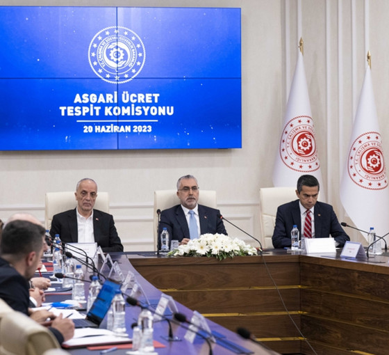 Asgari ücret ara zamla 11 bin 402 lira oldu