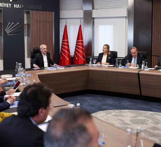 CHP MYK toplanıyor: Masada il başkanları toplantısı ve İmamoğlu'nun mesajları var
