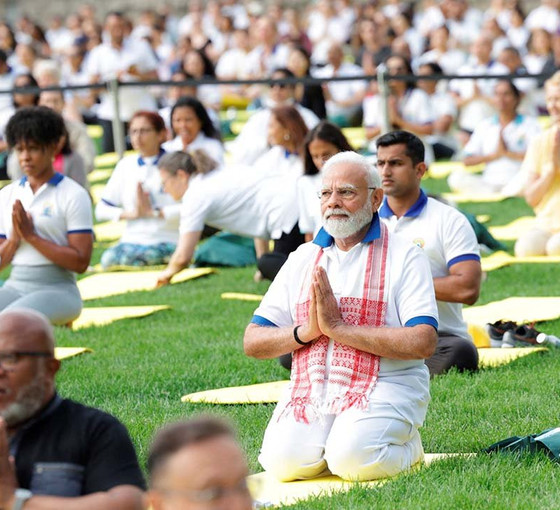 Hindistan Başbakanı Modi, New York'ta yüzlerce kişiyle yoga yaptı, Guiness rekoru kırıldı