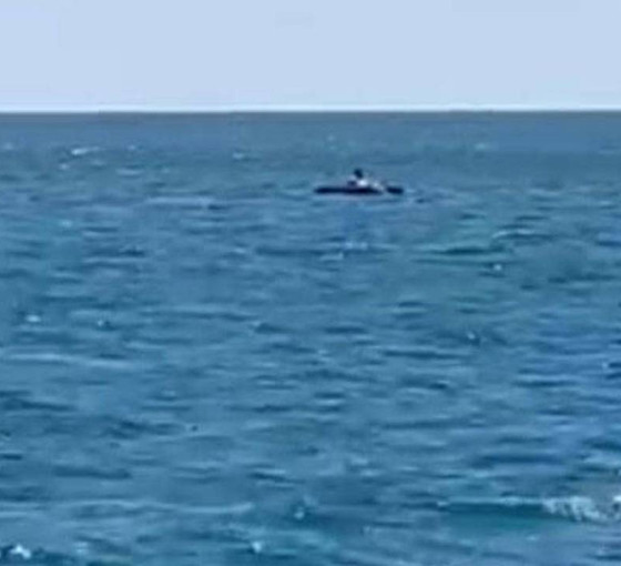 Tatilci deniz yatağında uyuyakaldı, dört mil sürüklendi