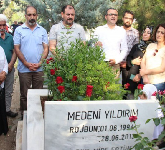 Medeni Yıldırım mezarı başında anıldı