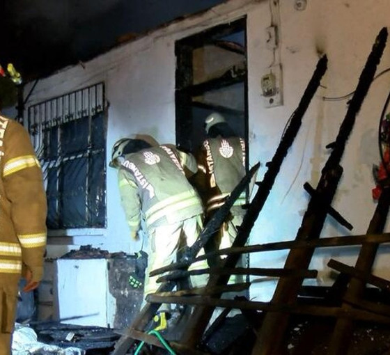 Beykoz'da gecekondu yangını: Kullanılamaz hale geldi