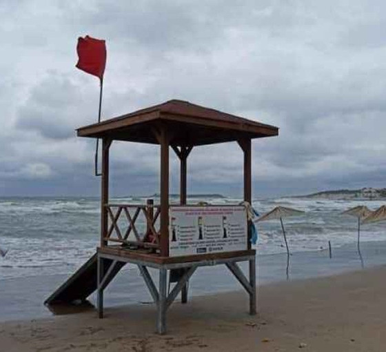 Kandıra sahillerinde bugün denize girmek yasaklandı