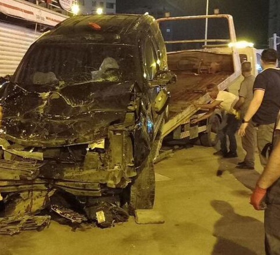 Diyarbakır'da iki otomobil çarpıştı: Bir ölü, yedi yaralı