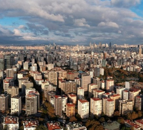 Türkiye'de konut krizi: Gençlerin yarısı aşırı kalabalık evlerde yaşıyor