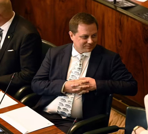 Finlandiya Ekonomi Bakanı istifa etti: Nazilerle bağlantısı eleştiriliyordu