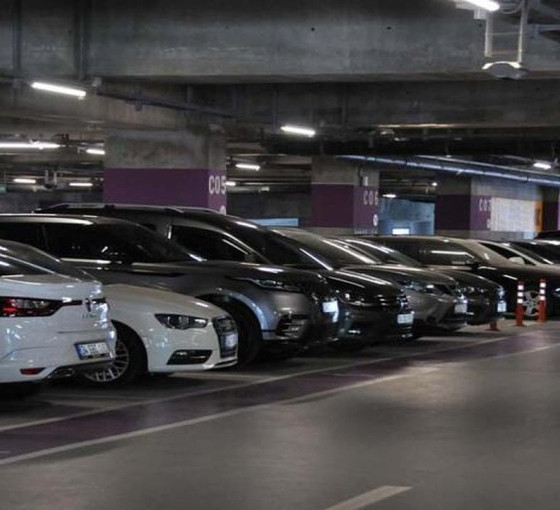 İstanbul Havalimanı otoparkında yer kalmadı: Araçlar geçiş yollarına park edildi